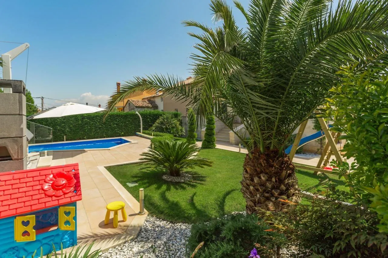 Villa Anabel With Pool Kaštelir