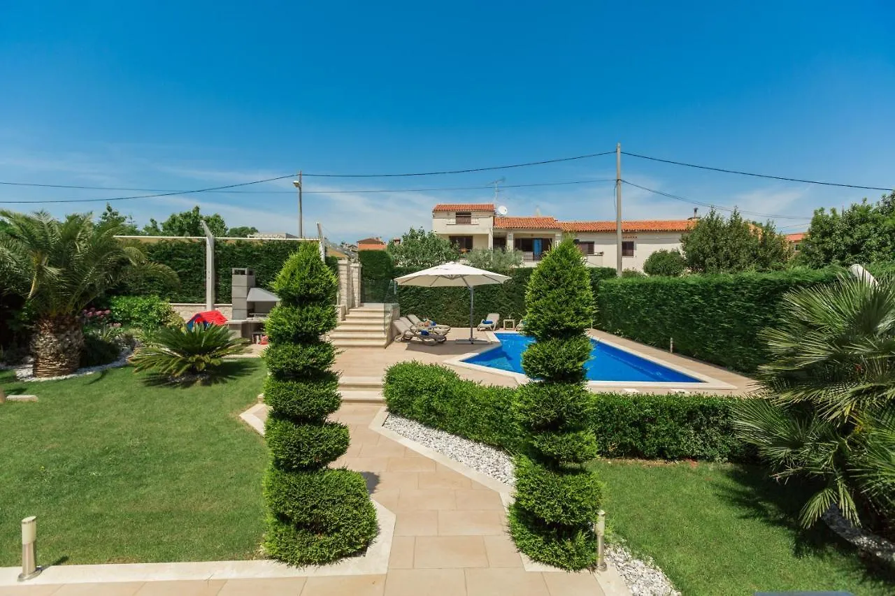 Villa Anabel With Pool Kaštelir