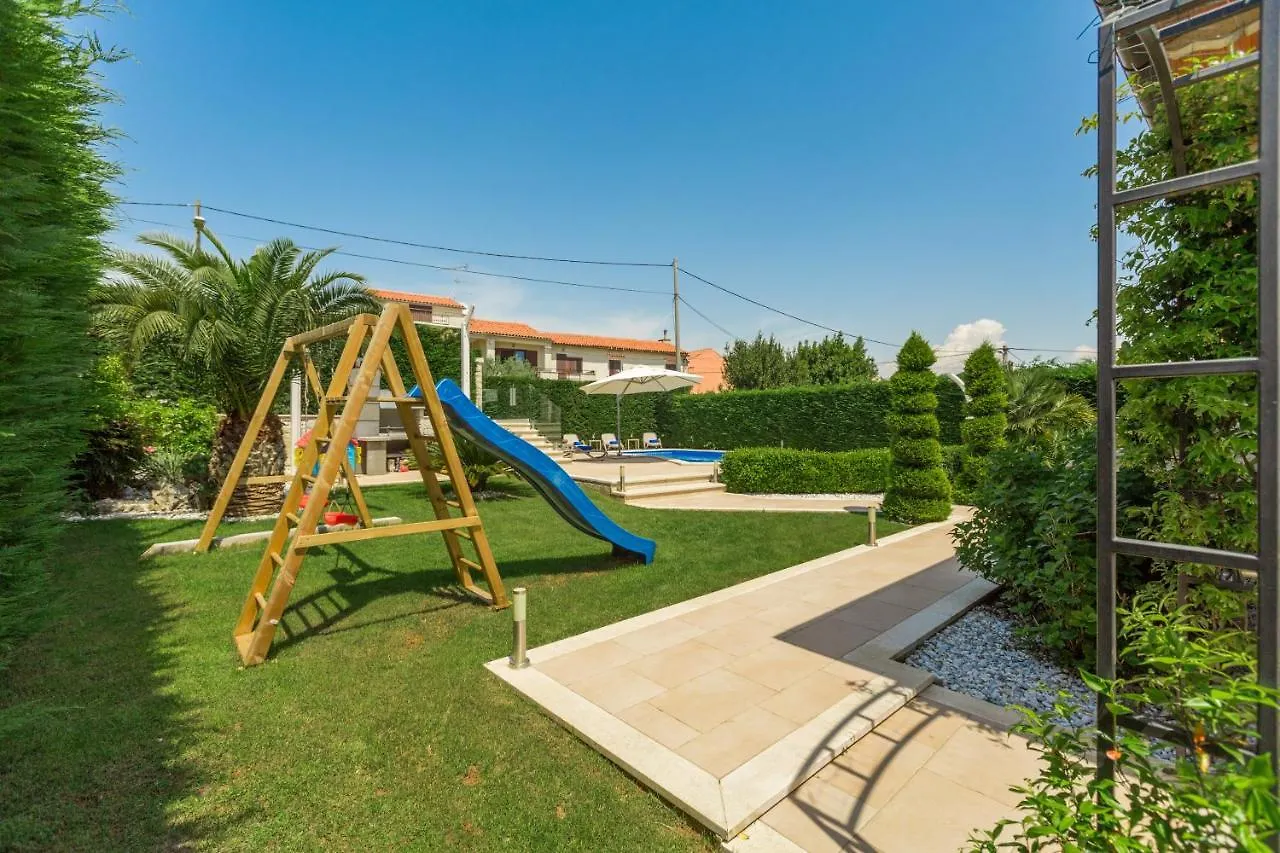 Villa Anabel With Pool Kaštelir